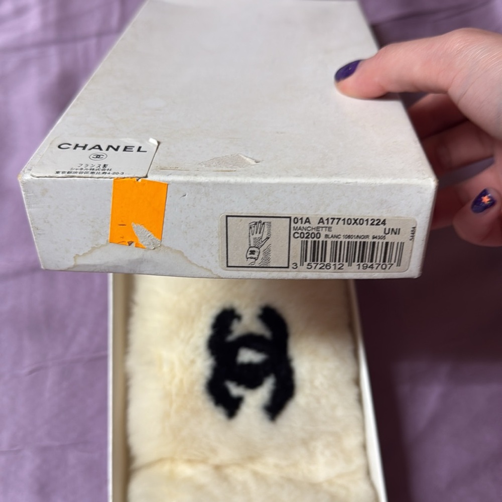 Vintage Chanel rabbit bracelet - Picture 3 of 10